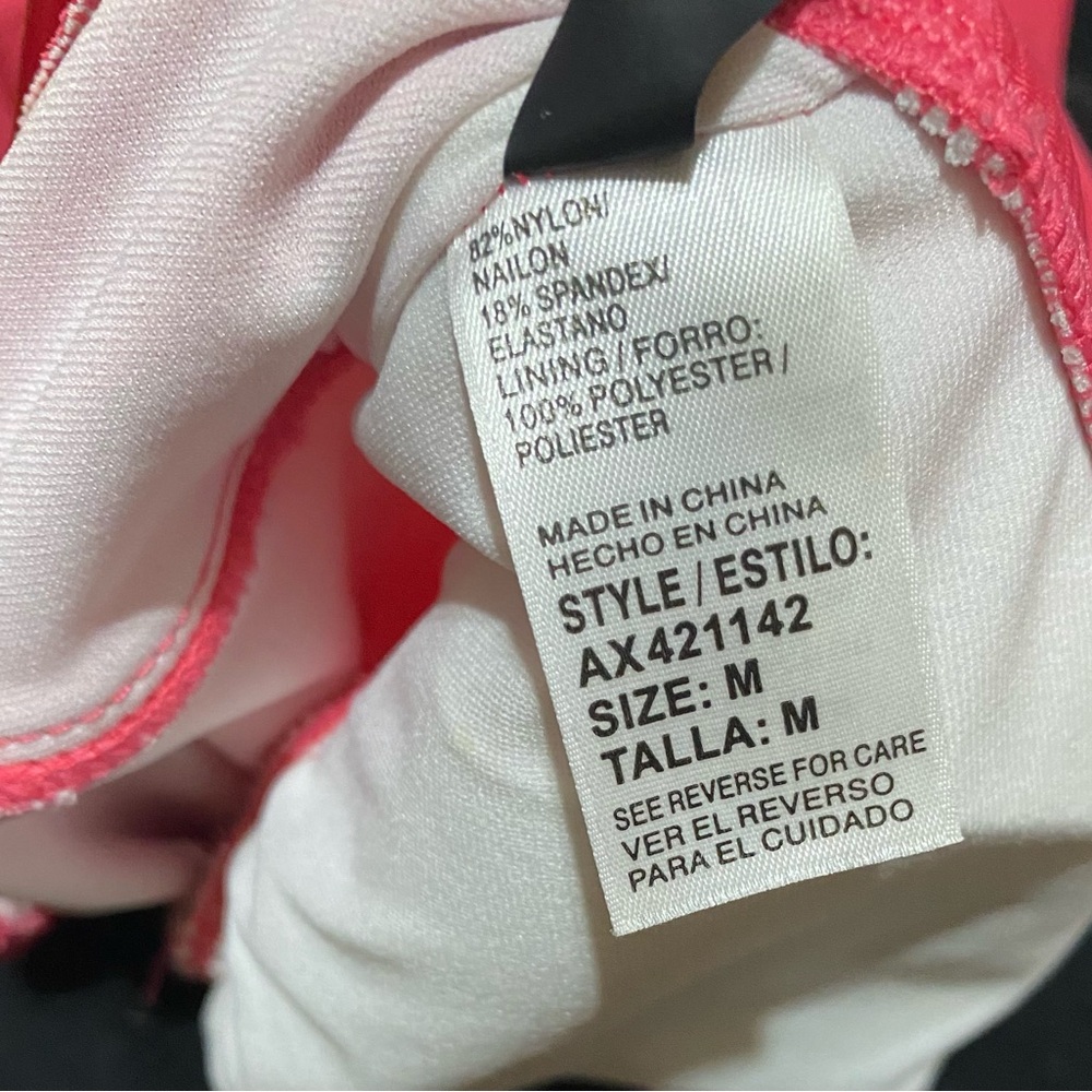 Like New! Great Condition Coral Pink Medium Alex Marie Tankini Top. Worn once! - Picture 5 of 11